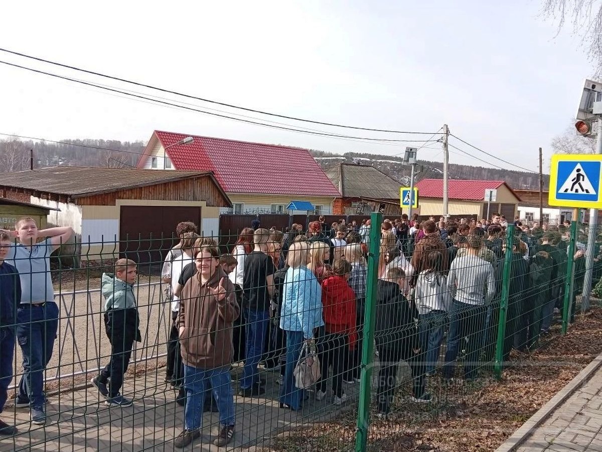 Учебная тренировка по действиям учащихся и сотрудников школы в случае возникновения опасности террористического акта.