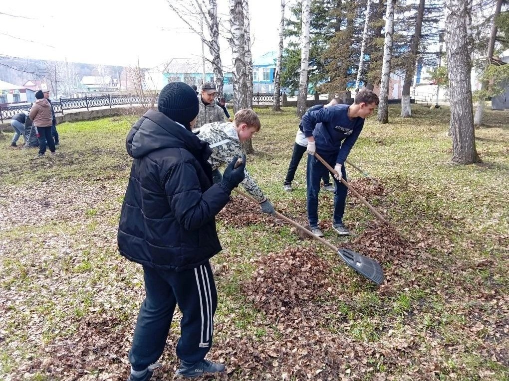 Субботник на мемориале Славы.