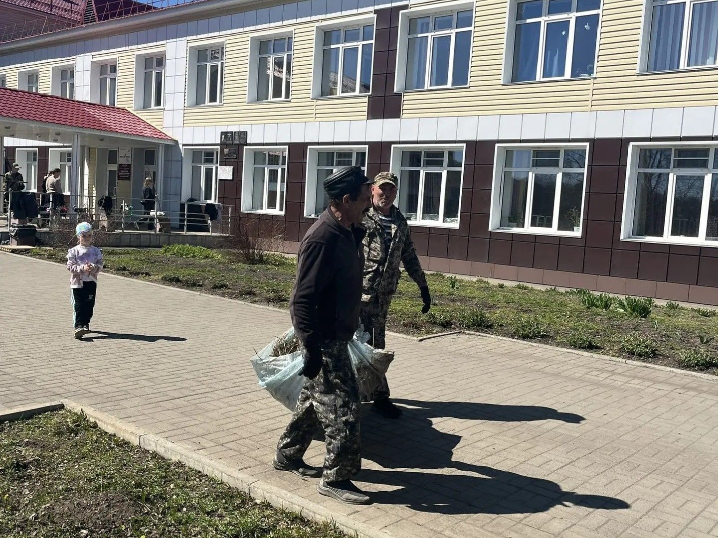 Субботник — неотъемлемая часть школьной жизни!.