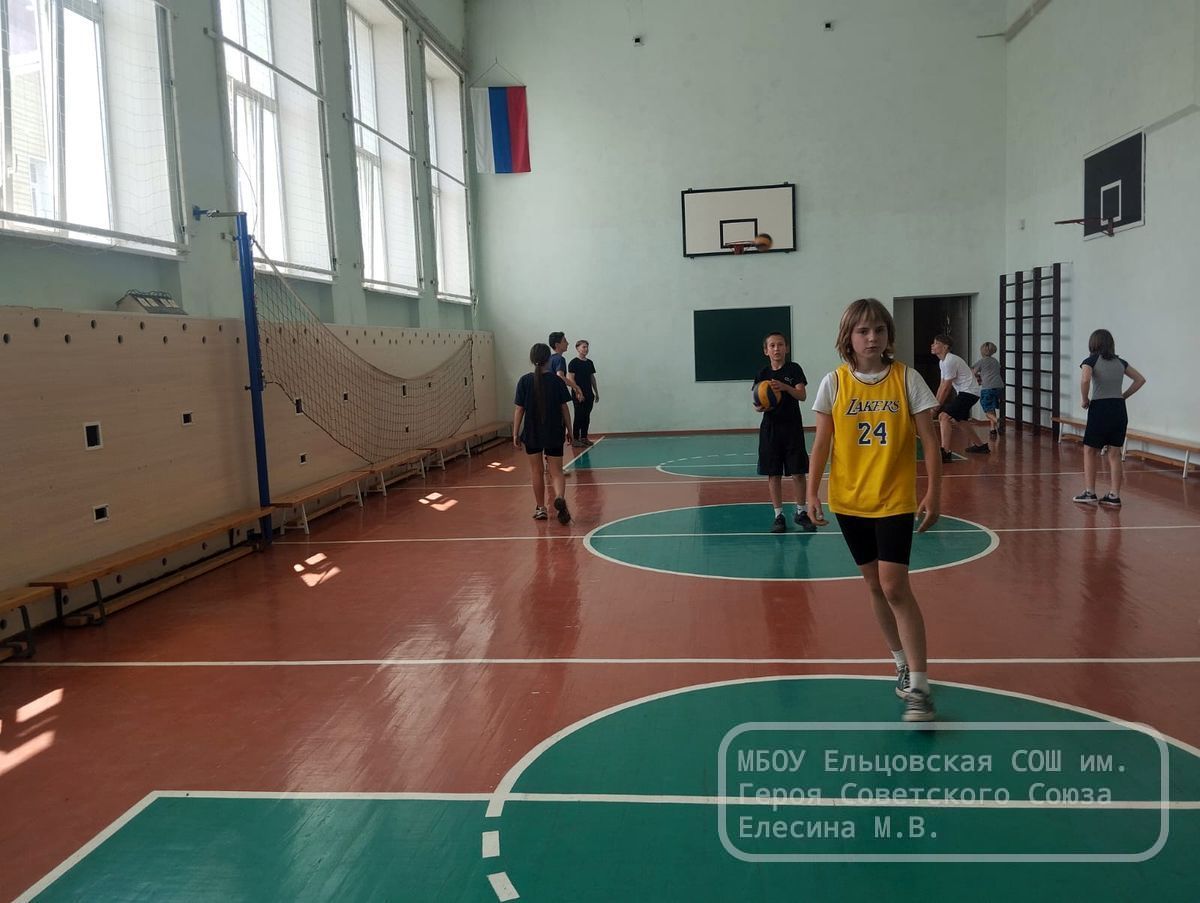 Тренировки и спортивные игры.