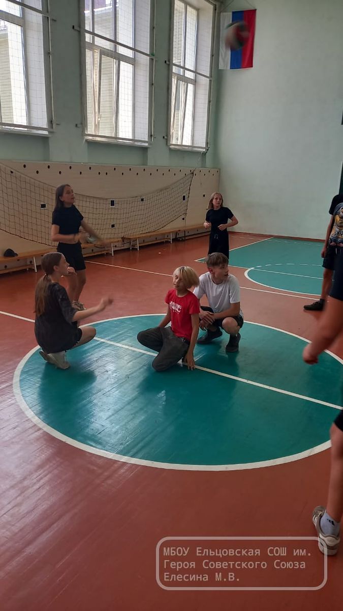 Тренировки и спортивные игры.