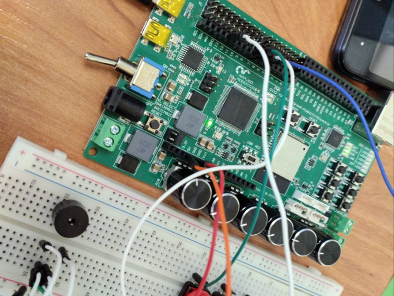 Сборка схемы программно управляемого пьезодинамика.